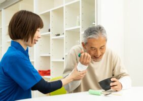 脳梗塞や脳出血後の手指の運動麻痺について